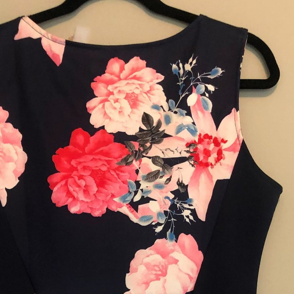 Flattering Pencil Party Dress | Navy Floral | Size Large